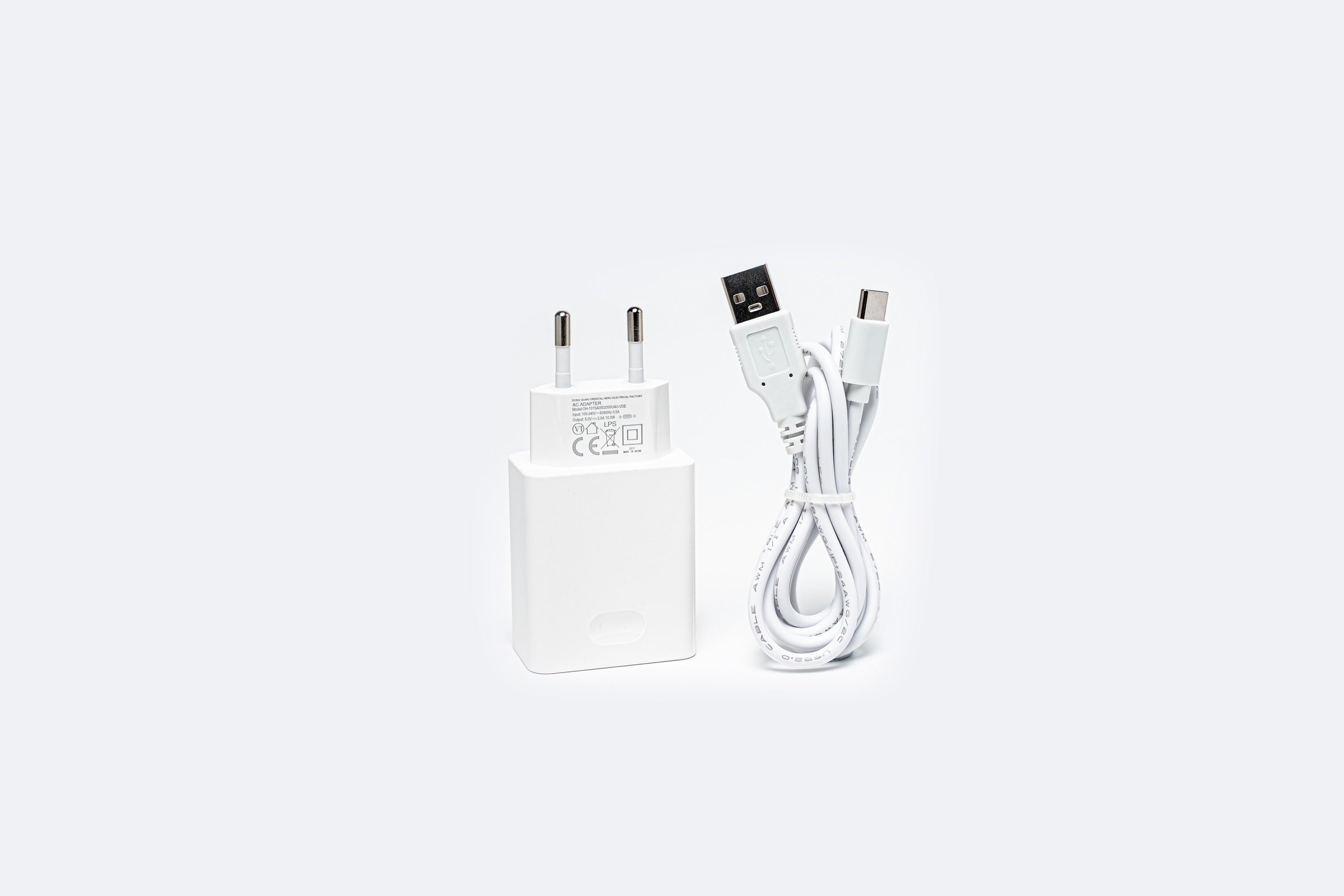 Kit Milesight SP01 avec adaptateur secteur à prise européenne deux broches et câble USB-C de 1 m