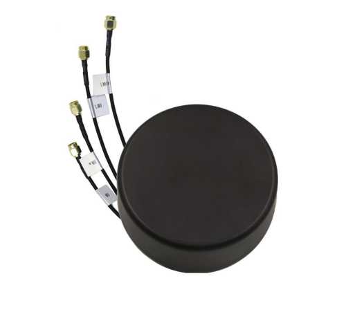 Antenne 5G Milesight YB0007BA en vue de trois quarts avec quatre câbles coaxiaux