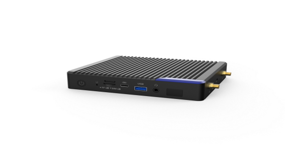 Face avant du JWIPC H076 avec bouton, voyants, USB 3.0, audio et récepteur infrarouge