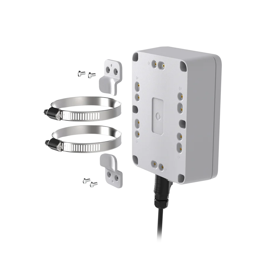 Dos du RAK7267 avec supports, colliers et vis pour montage sur poteau