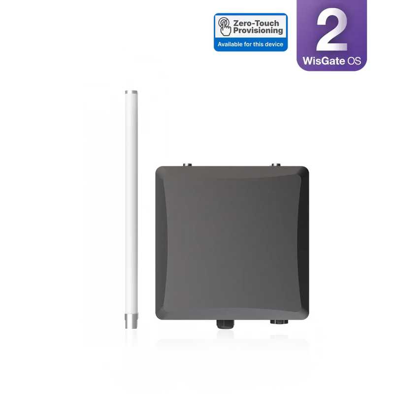 Vue de face de la passerelle LoRaWAN outdoor RAK7289CV2 avec une antenne